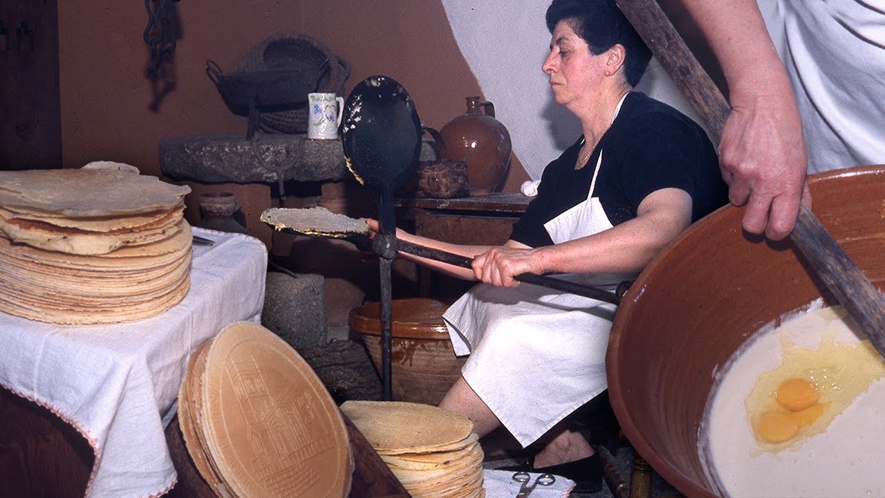 Las obleas artesanas. Elaboración tradicional de este dulce en planchas de hierro